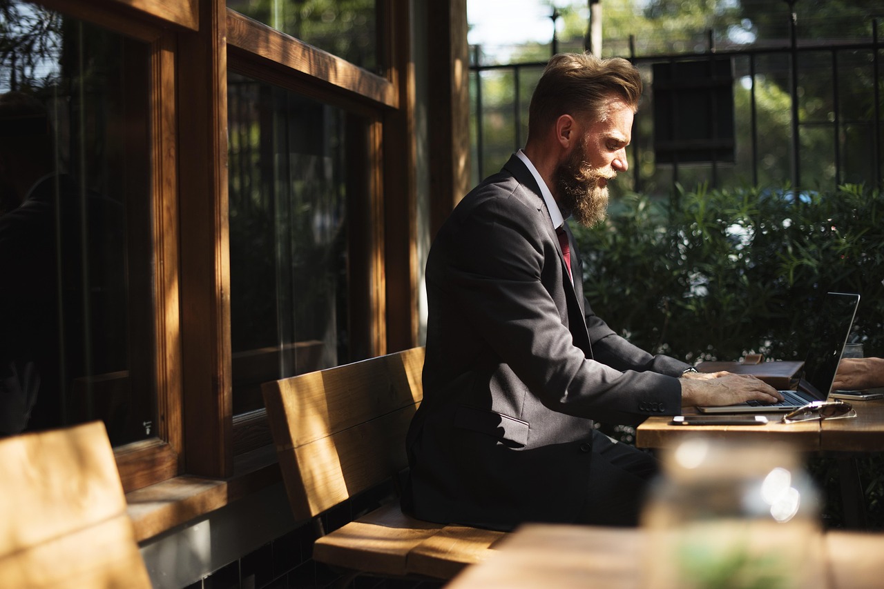 How to Maintain Clarity and Decisiveness in High-Stakes Situations
